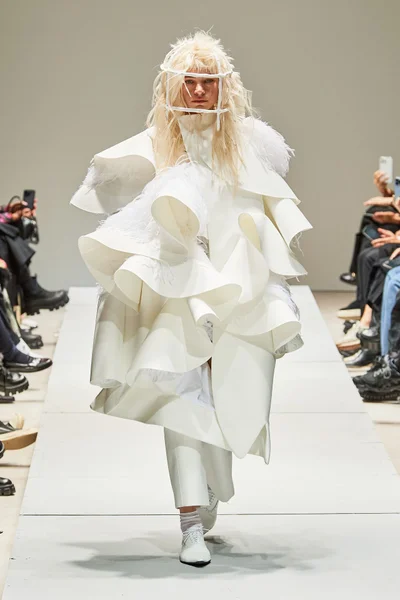 Look 14